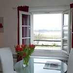 Πανσιόν Rhein River - Direkt Am Rhein 3*