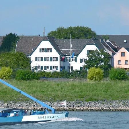 Πανσιόν Rhein River - Direkt Am Rhein 3*